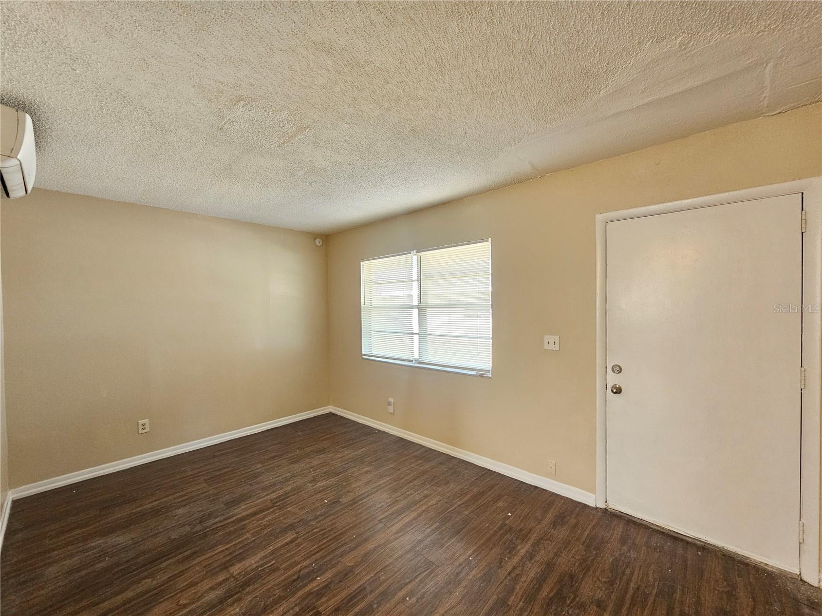 Image 2 of 11 For 201 Jefferson Circle N 2