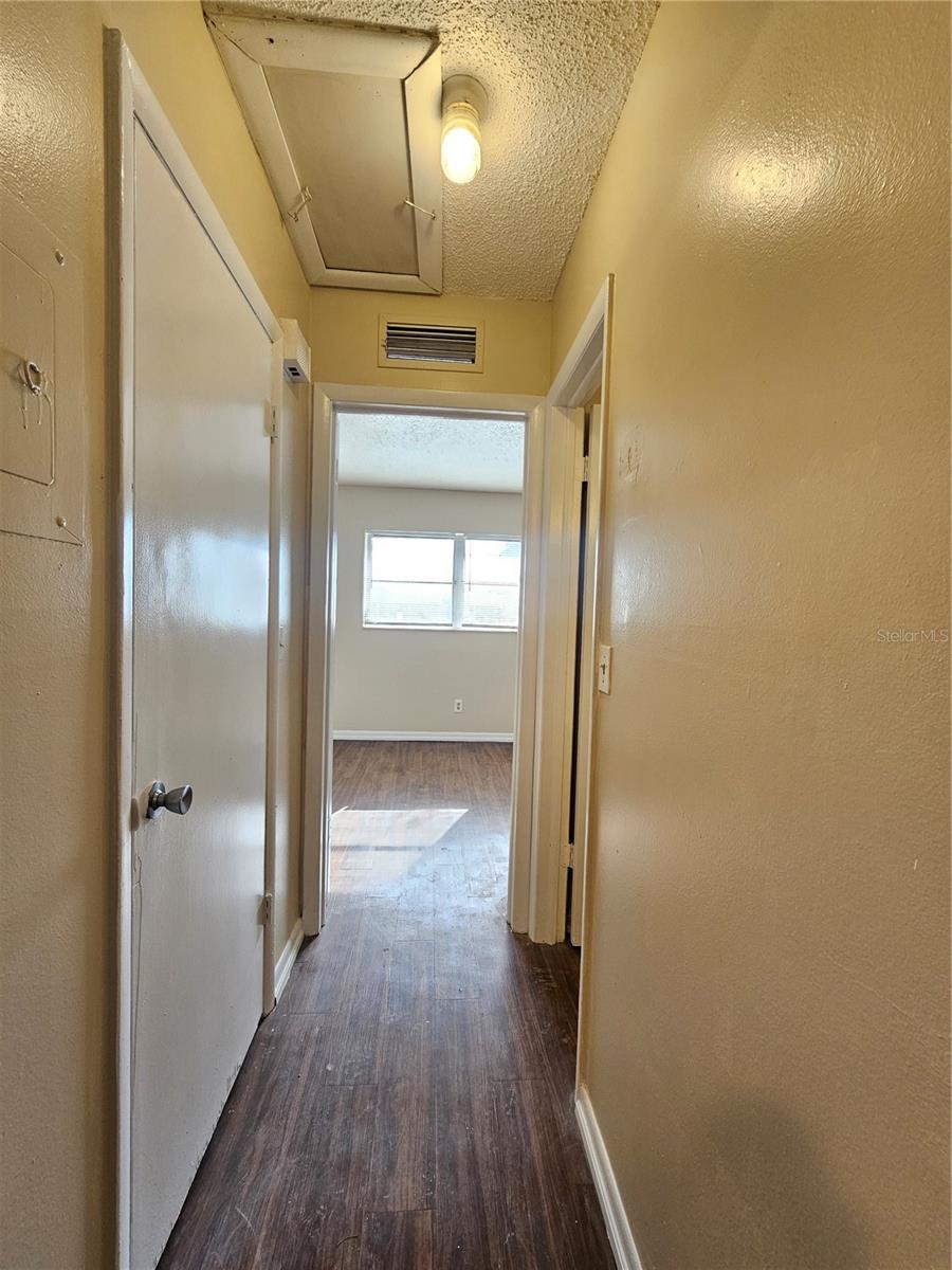 Image 6 of 11 For 201 Jefferson Circle N 2