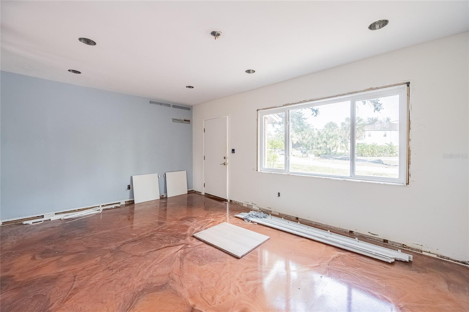 Listing photo id 17 for 6213 Sanders Drive