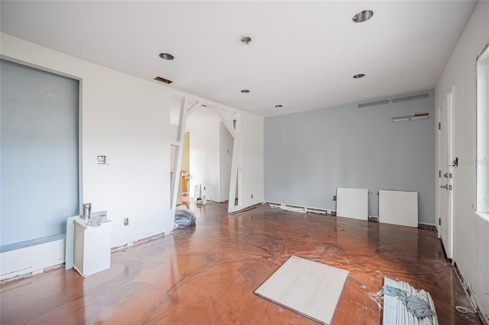 Listing photo id 18 for 6213 Sanders Drive