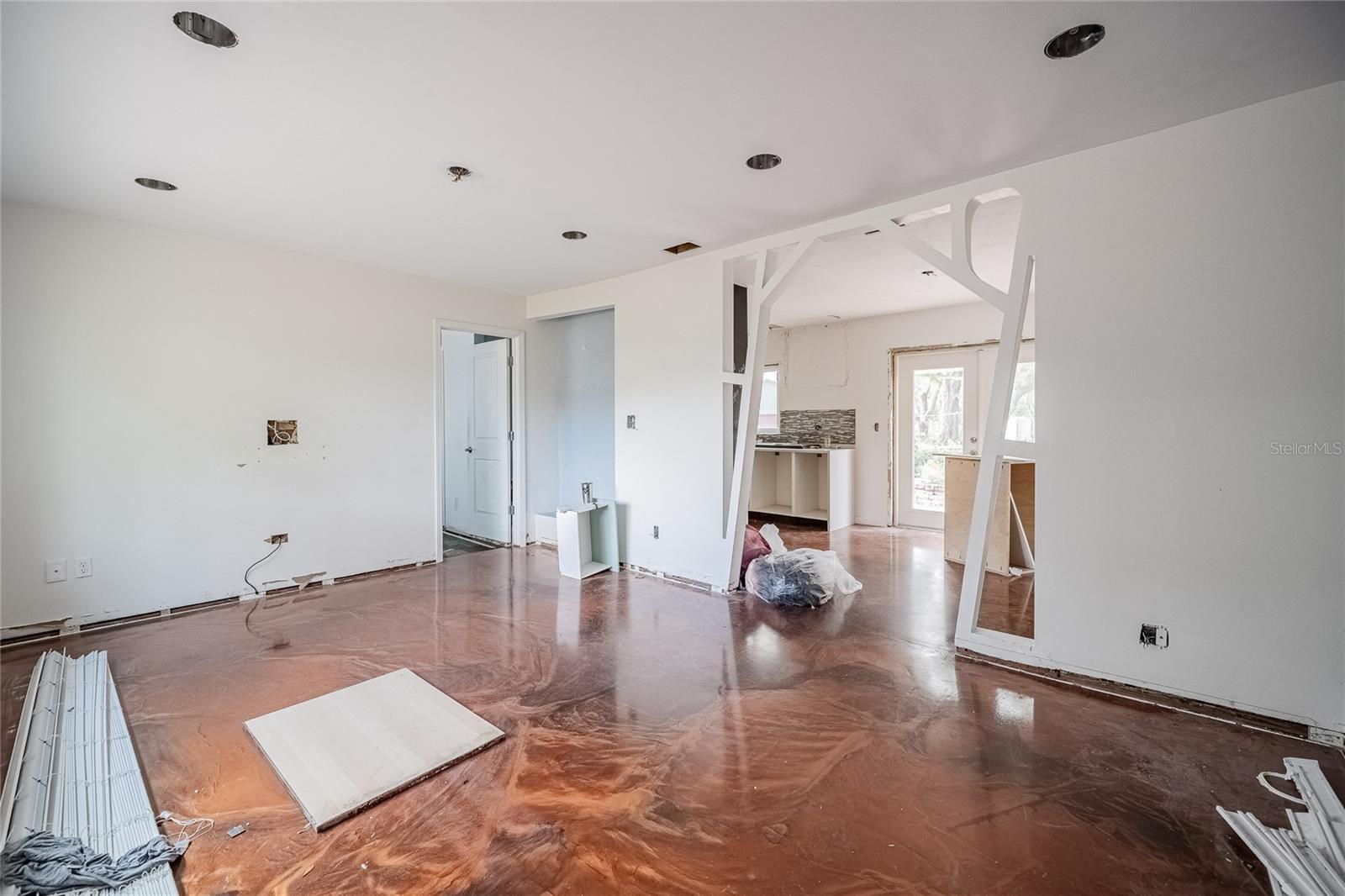 Listing photo id 19 for 6213 Sanders Drive