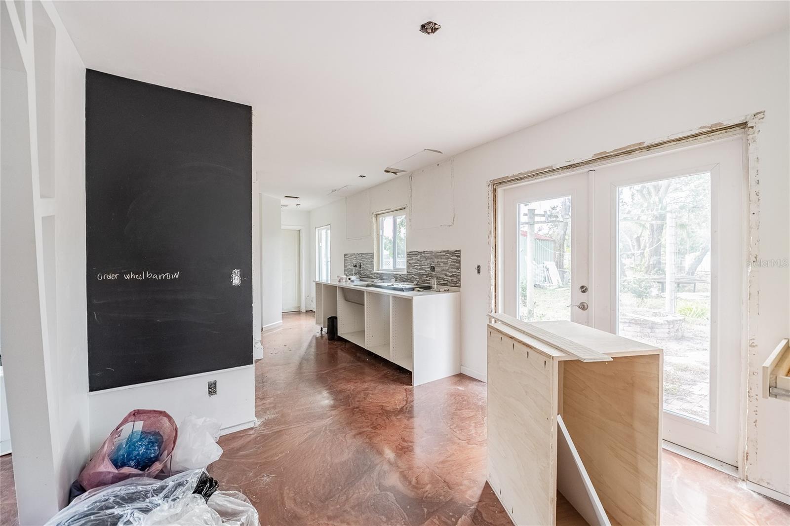 Listing photo id 20 for 6213 Sanders Drive