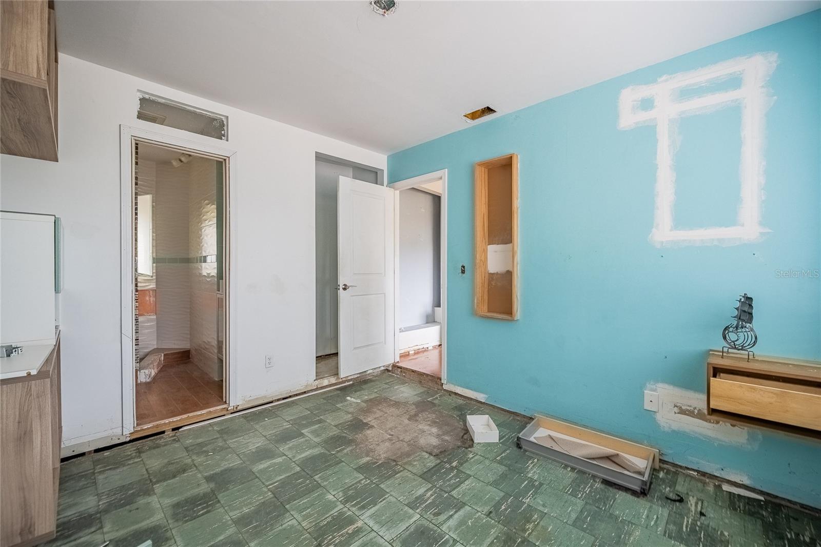 Listing photo id 27 for 6213 Sanders Drive