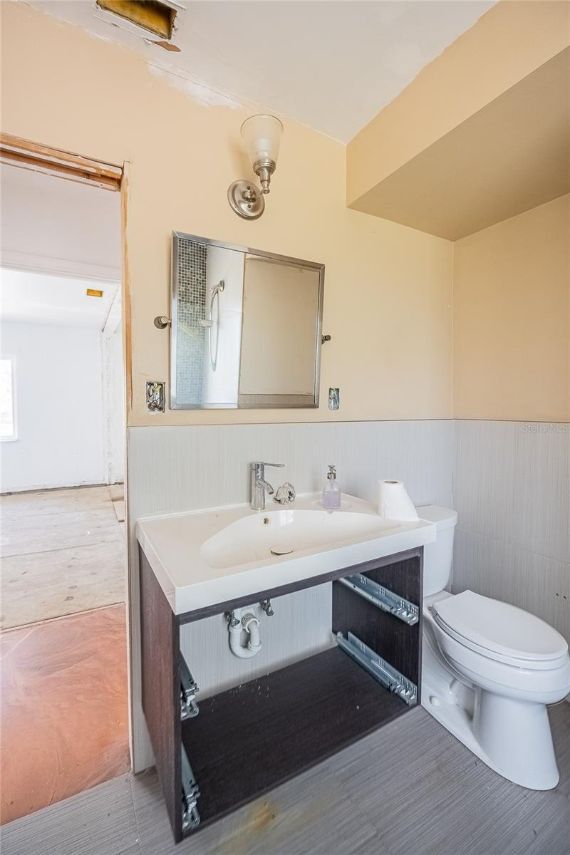 Listing photo id 37 for 6213 Sanders Drive