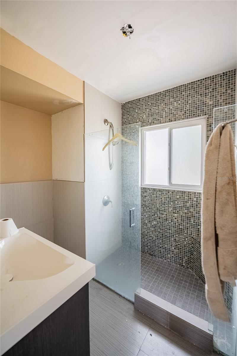 Listing photo id 38 for 6213 Sanders Drive