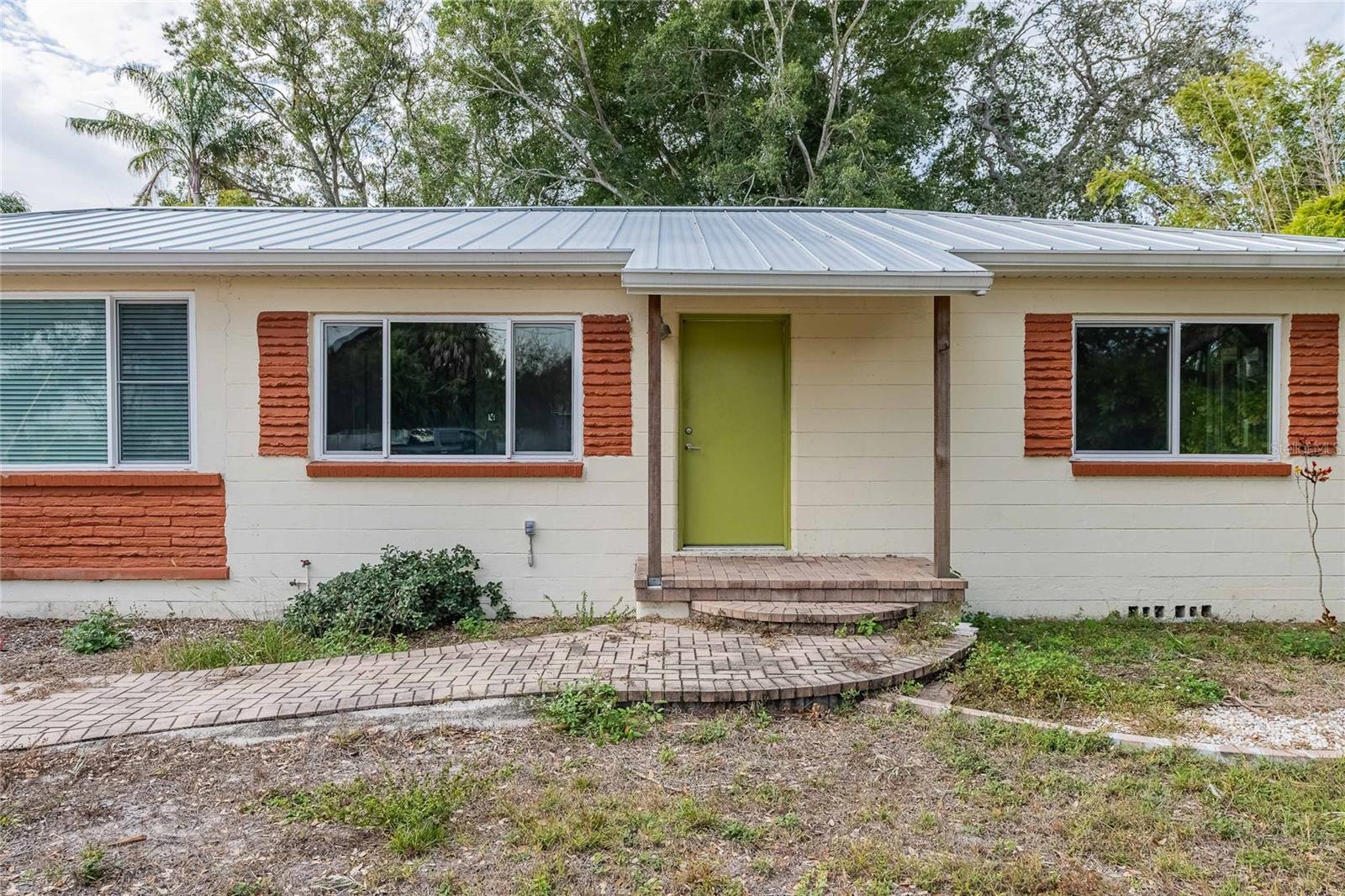 Listing photo id 40 for 6213 Sanders Drive