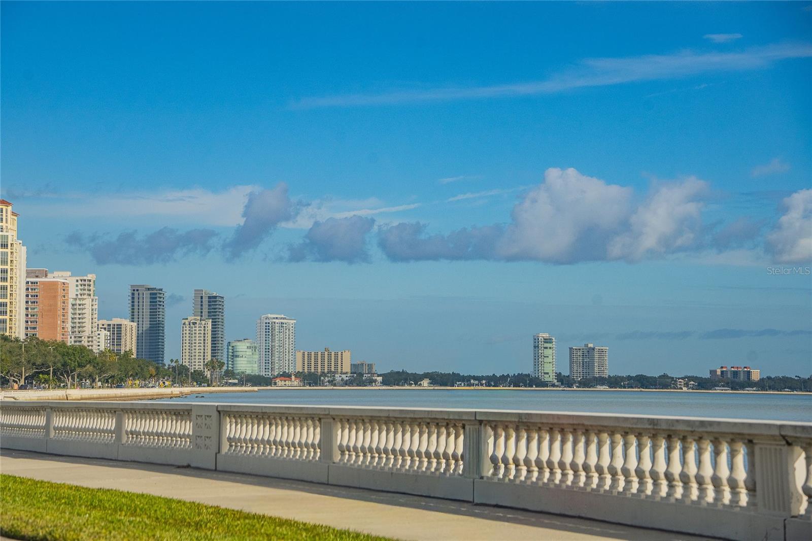 Listing photo id 7 for 6213 Sanders Drive