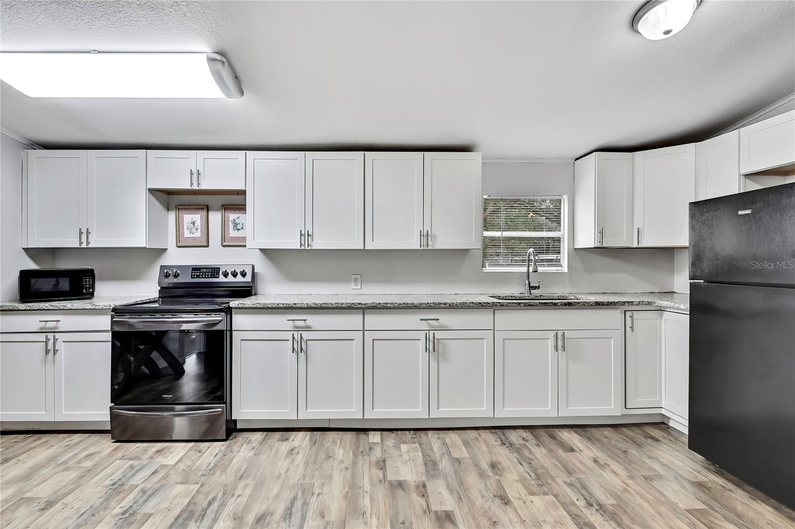 Image 9 of 50 For 15739 Brenda Street