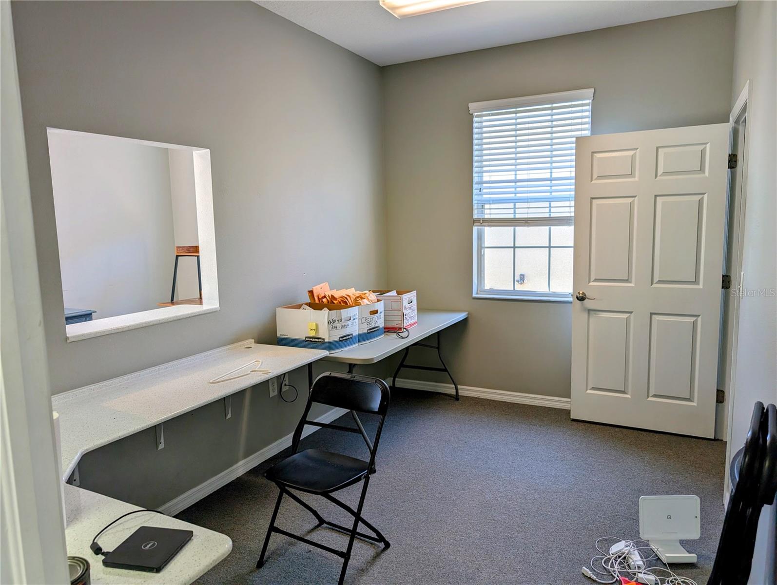 Listing photo id 4 for 6938 Linebaugh Avenue