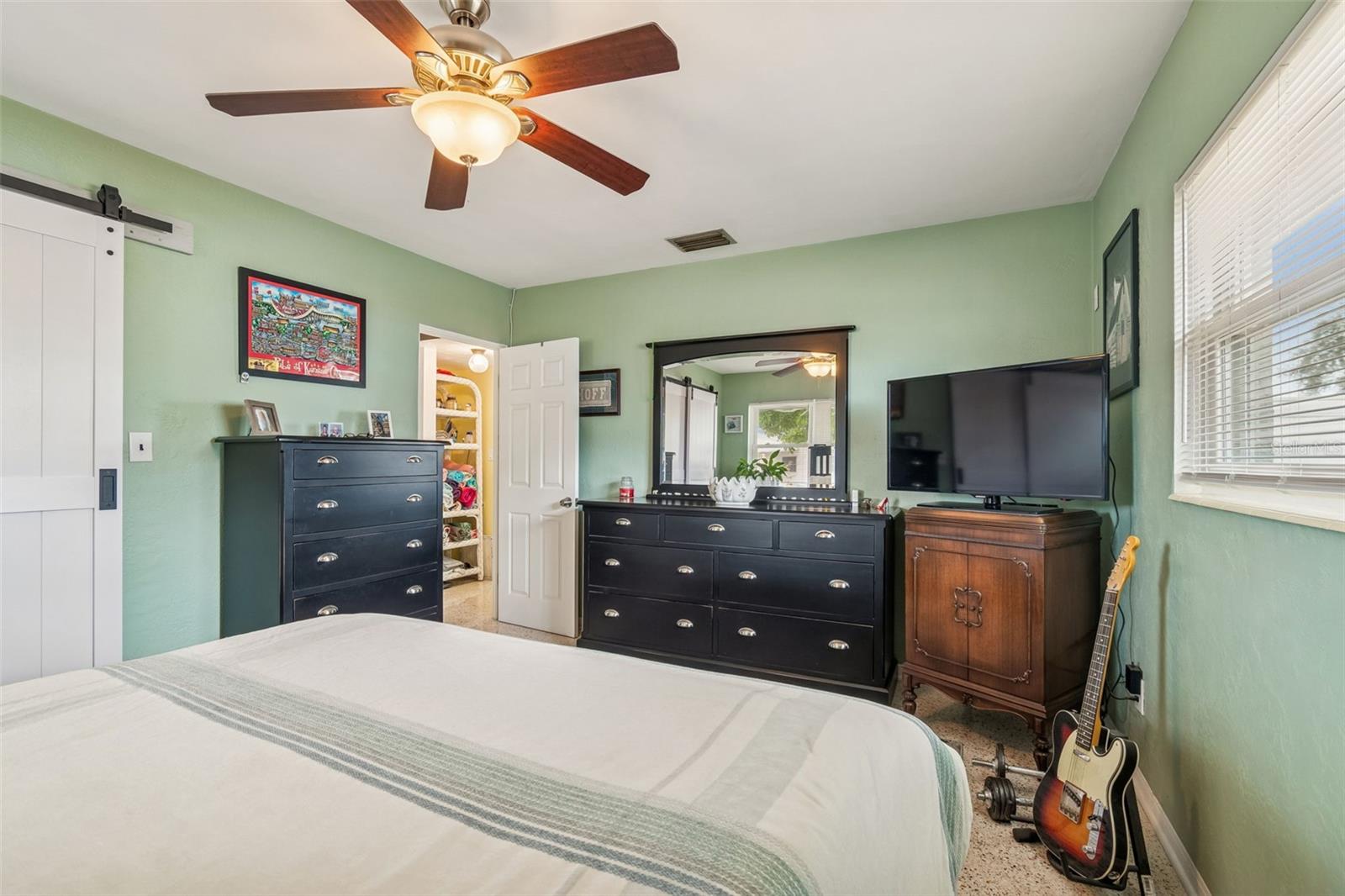 Image 18 of 46 For 12424 105th Street