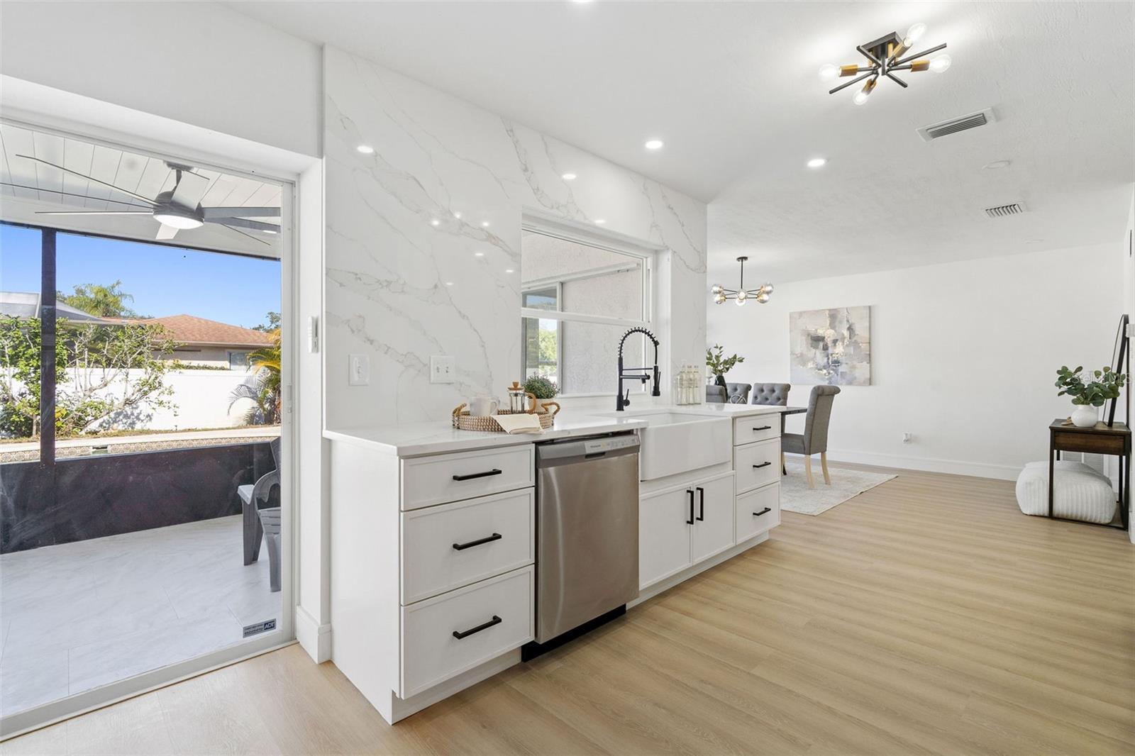 Image 14 of 37 For 2972 Compton Court