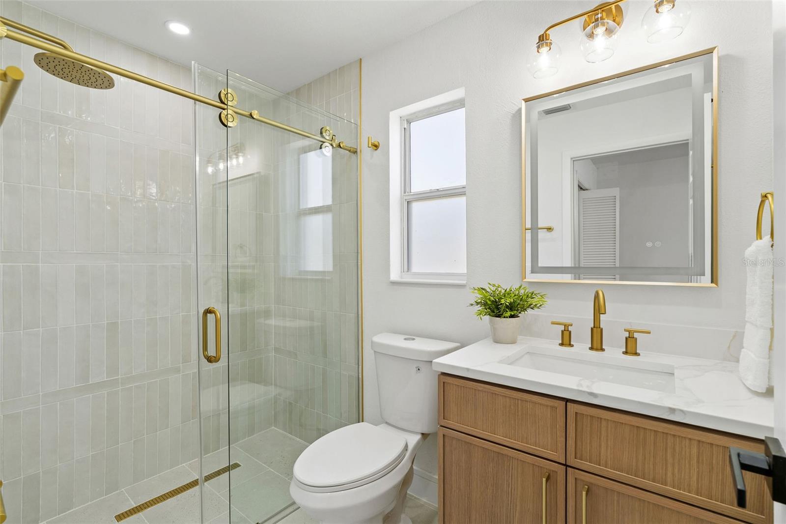 Image 21 of 37 For 2972 Compton Court