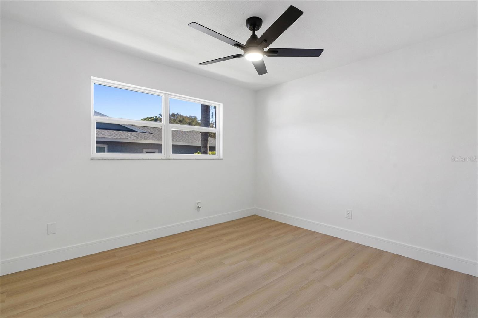 Image 22 of 37 For 2972 Compton Court