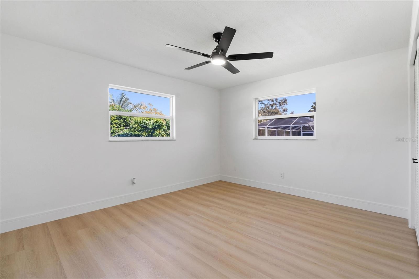 Image 24 of 37 For 2972 Compton Court