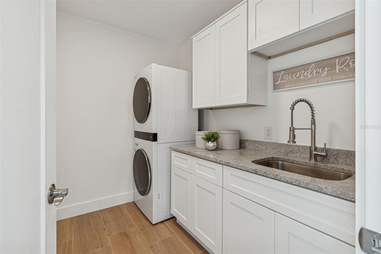 Image 29 of 89 For 1343 4th Street 102