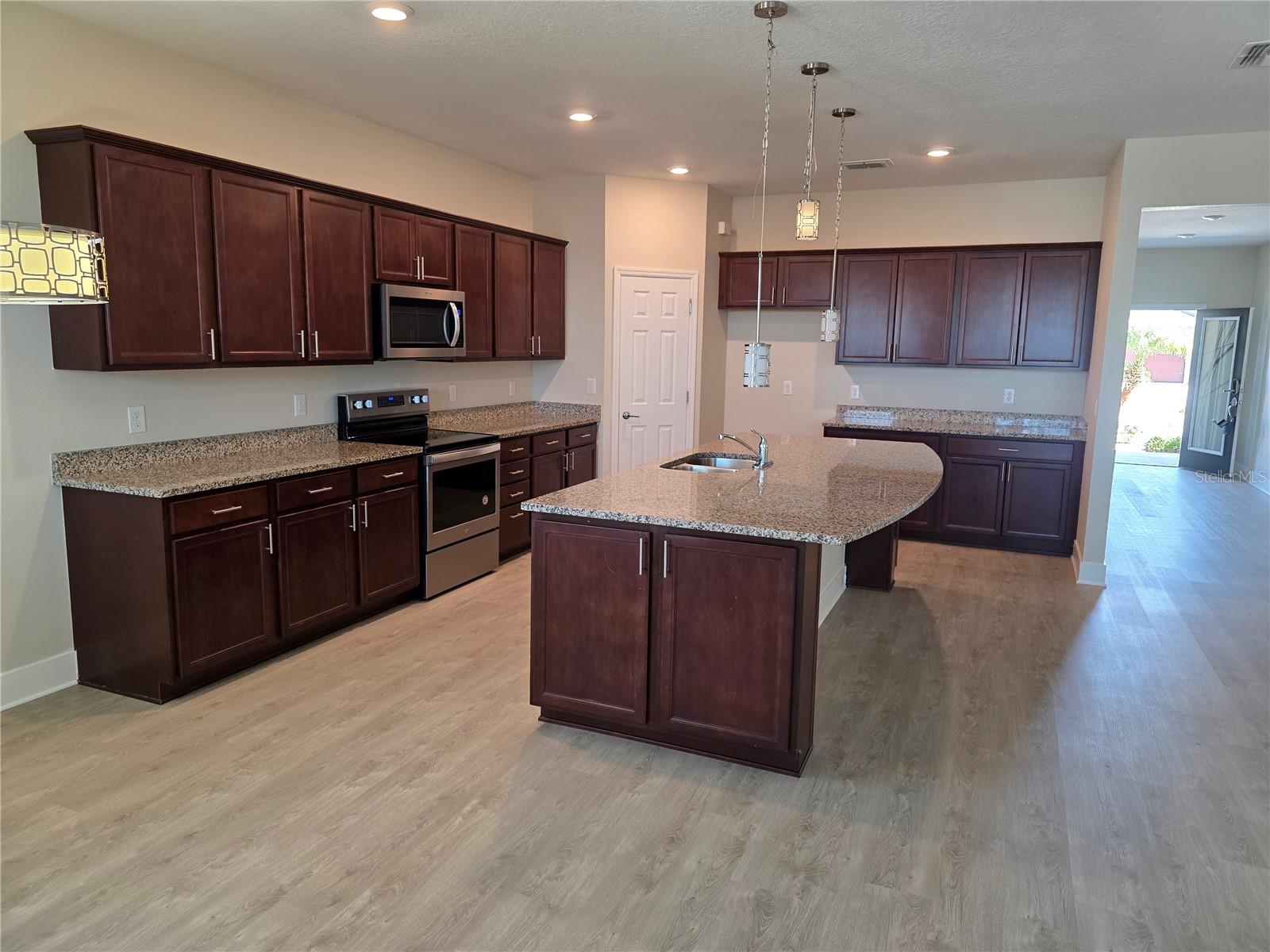 Listing photo id 9 for 13805 Tonya Anne Drive