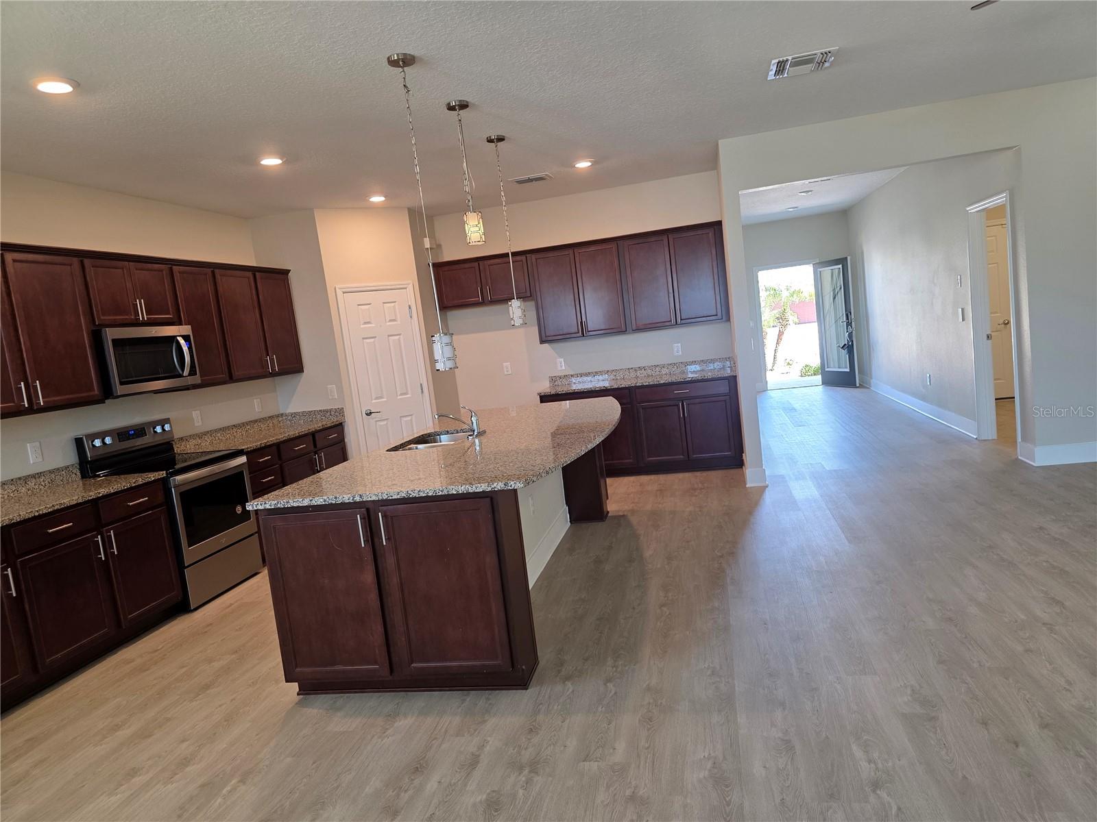 Listing photo id 11 for 13805 Tonya Anne Drive