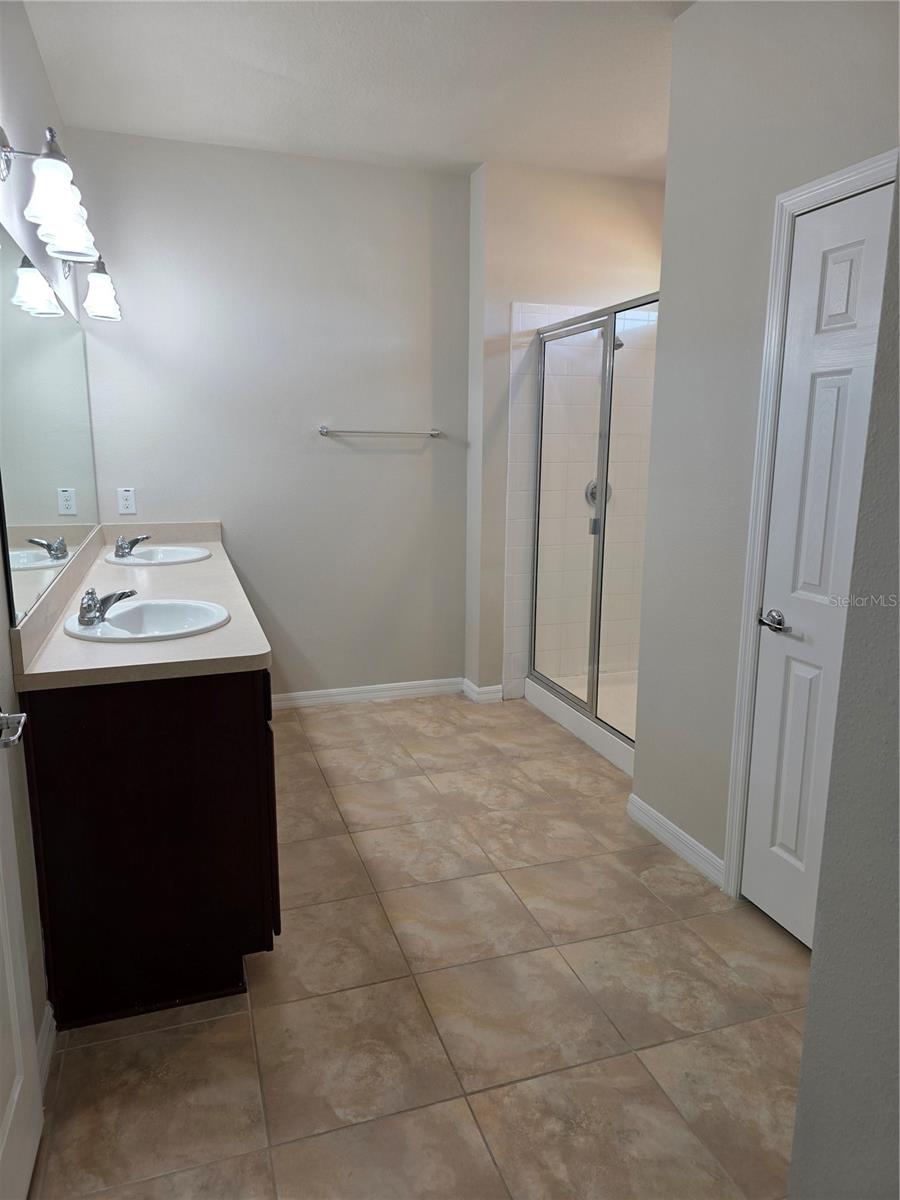 Listing photo id 18 for 13805 Tonya Anne Drive