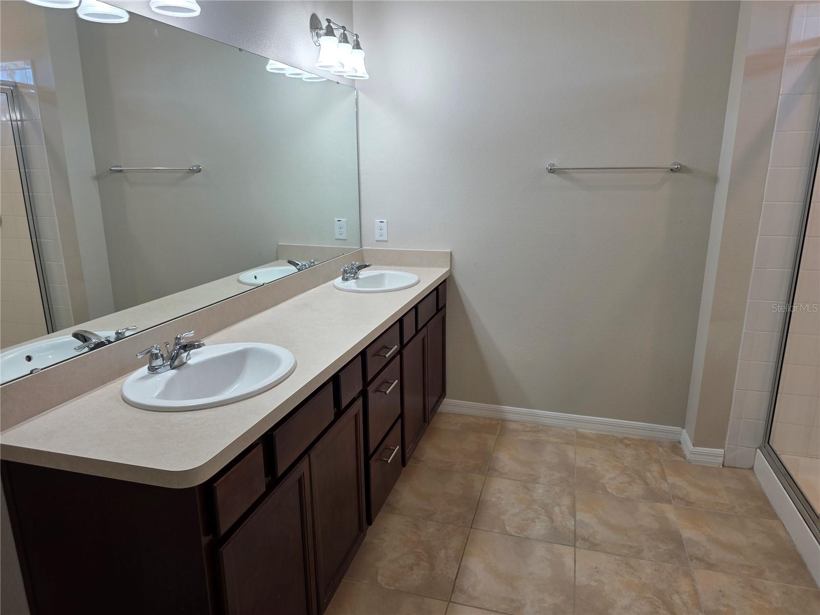 Listing photo id 19 for 13805 Tonya Anne Drive