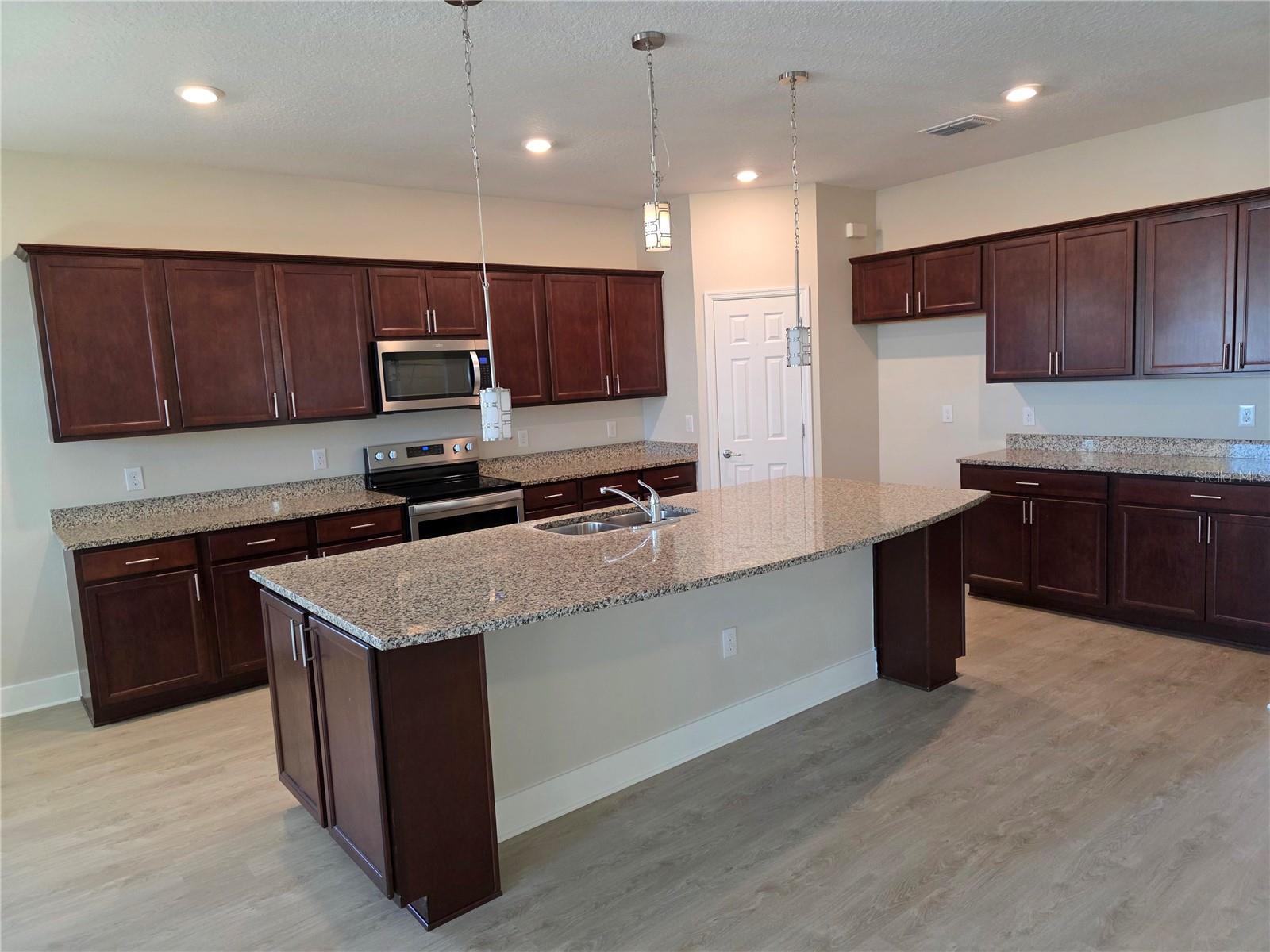 Listing photo id 6 for 13805 Tonya Anne Drive