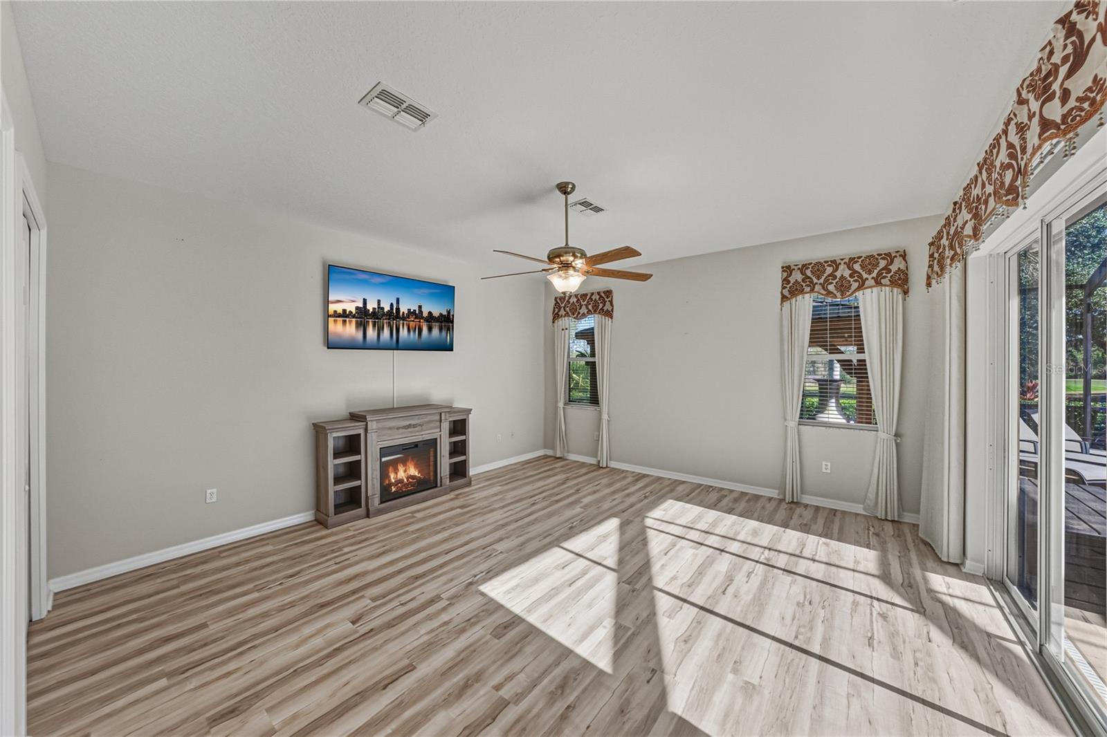 Image 44 of 94 For 12852 Grand Traverse Drive