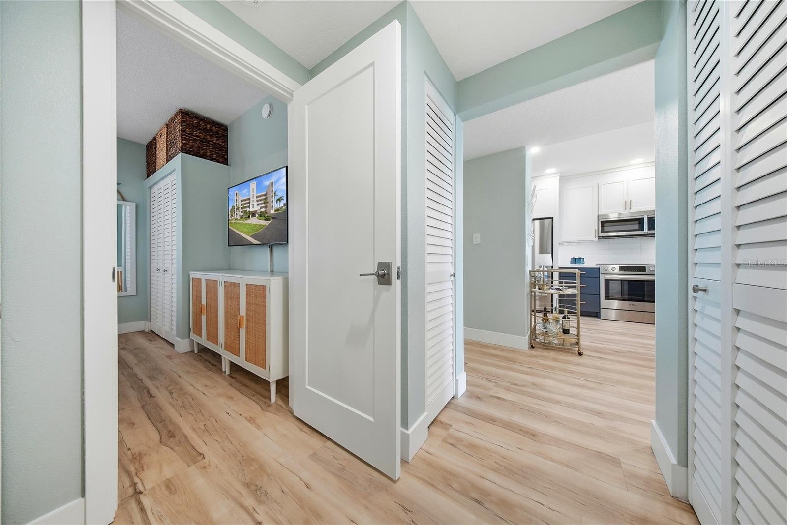 Image 33 of 56 For 8021 Sailboat Key Boulevard S 403