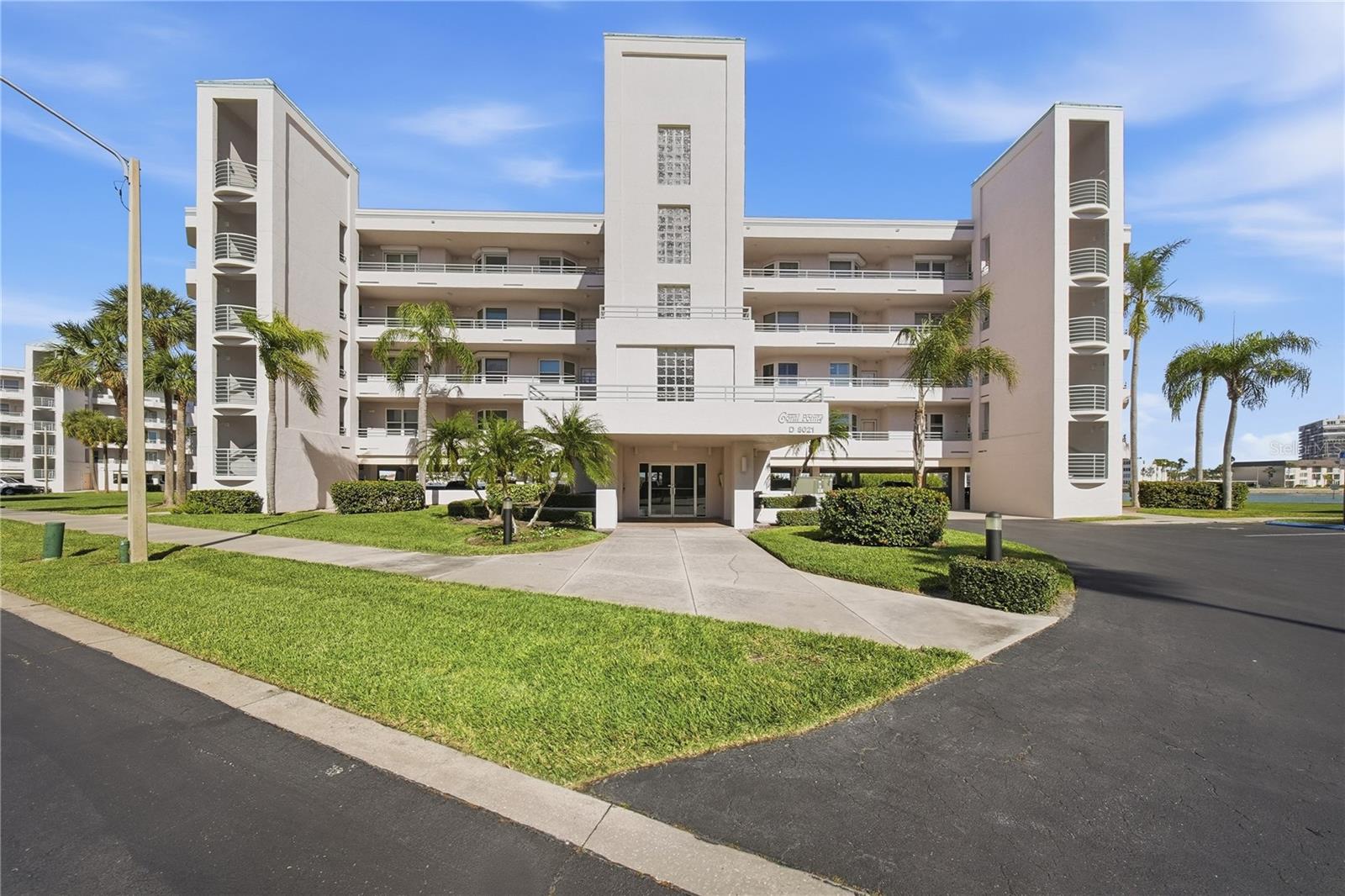 Image 39 of 56 For 8021 Sailboat Key Boulevard S 403