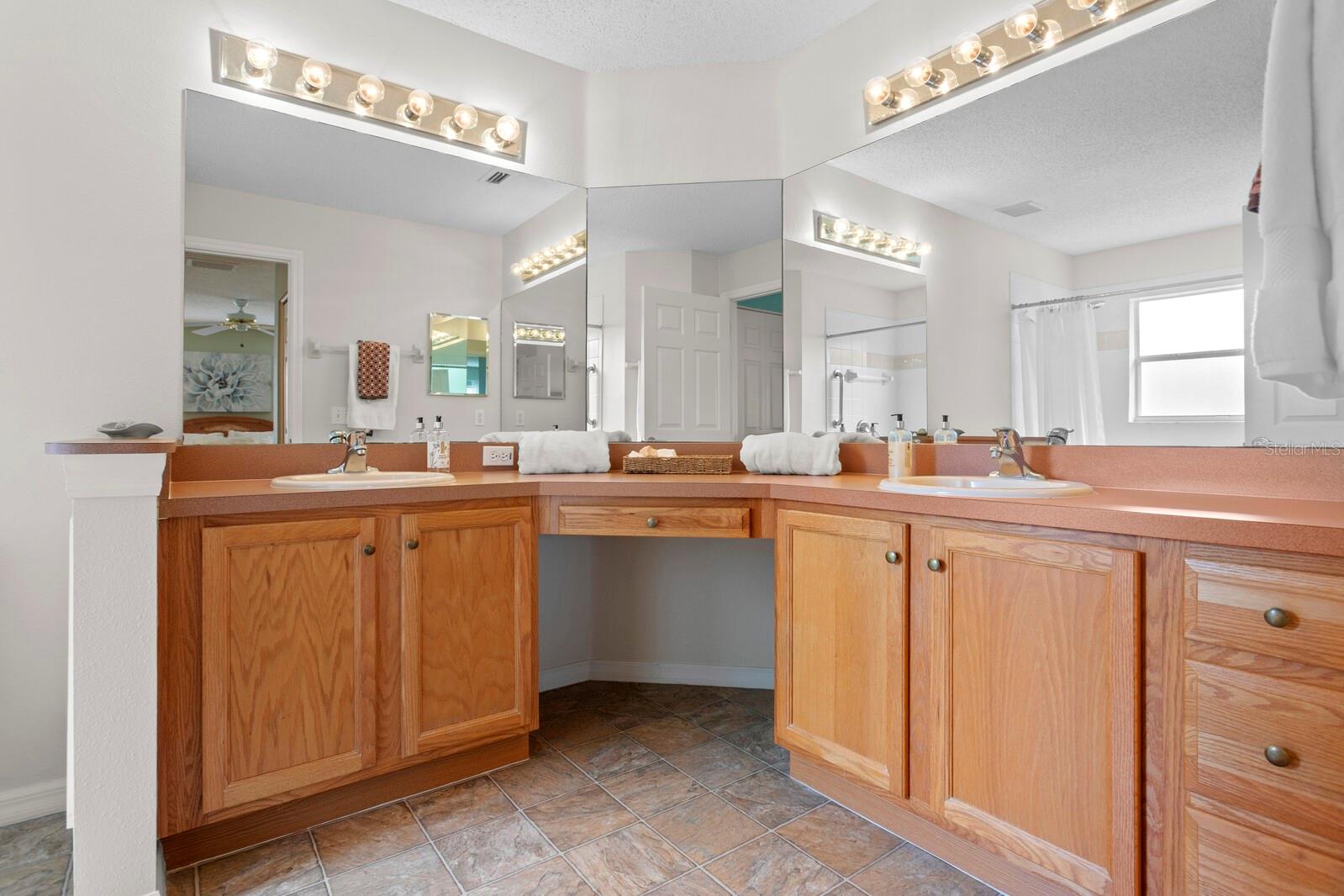 Image 23 of 45 For 11751 Aintree Court