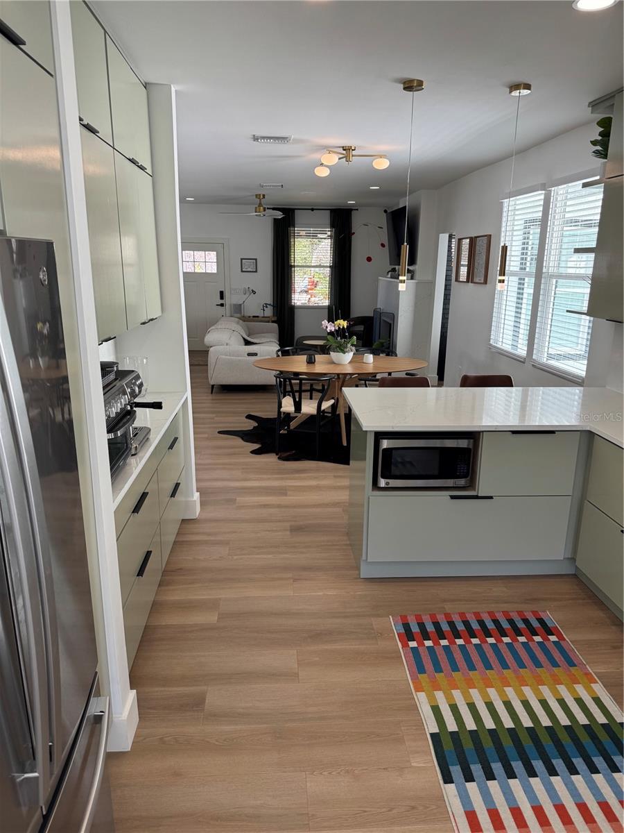 Listing photo id 9 for 212 Fremont Avenue