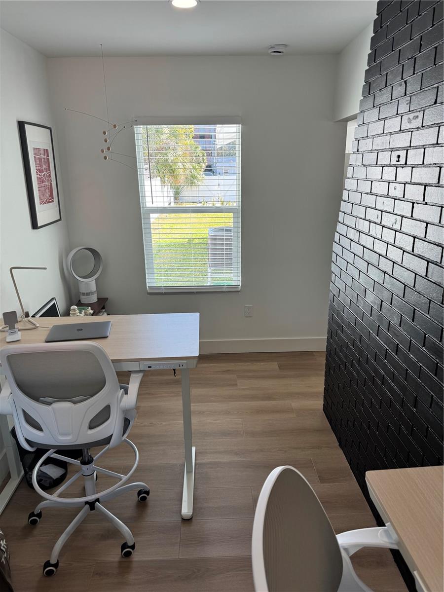 Listing photo id 10 for 212 Fremont Avenue