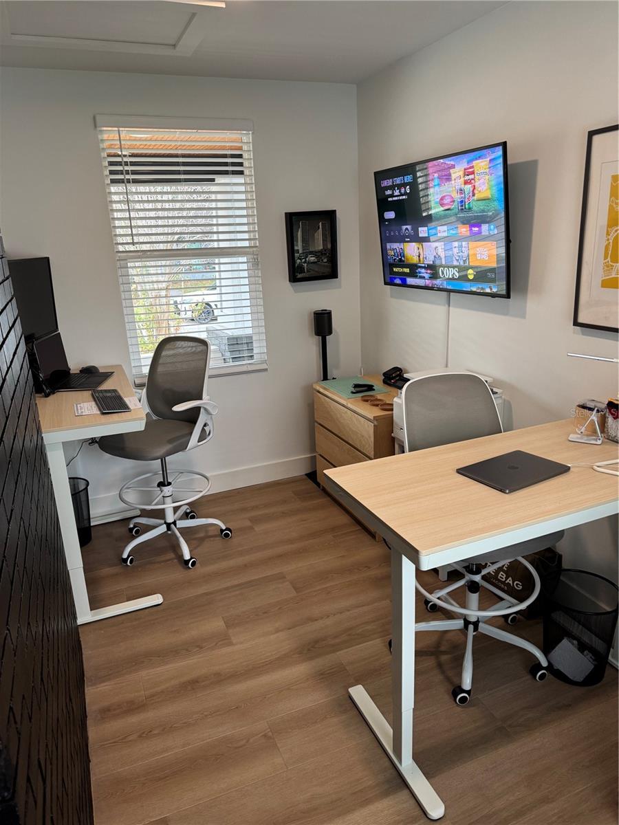 Listing photo id 11 for 212 Fremont Avenue