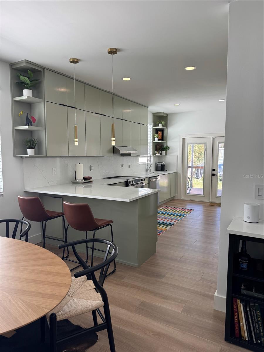 Listing photo id 13 for 212 Fremont Avenue