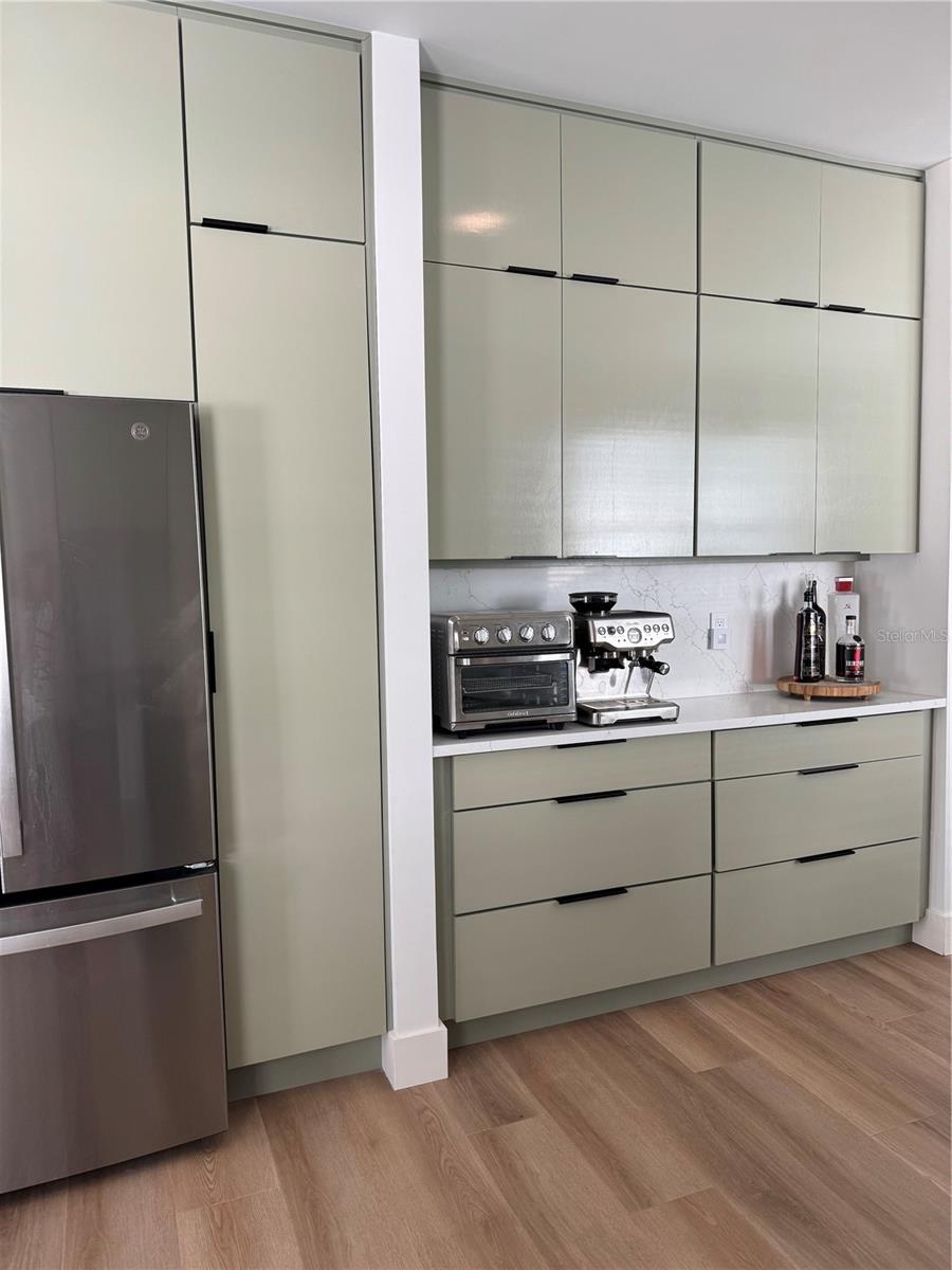 Listing photo id 14 for 212 Fremont Avenue