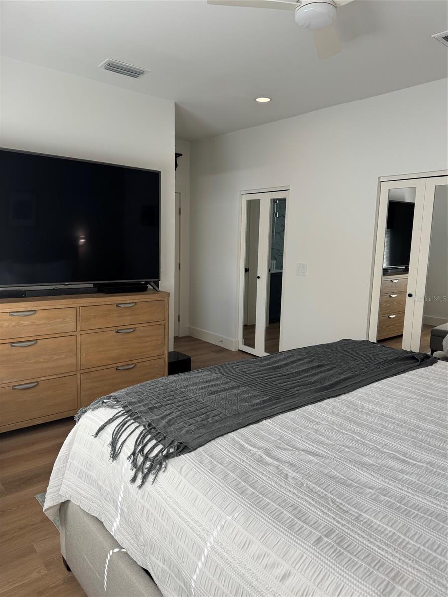 Listing photo id 17 for 212 Fremont Avenue