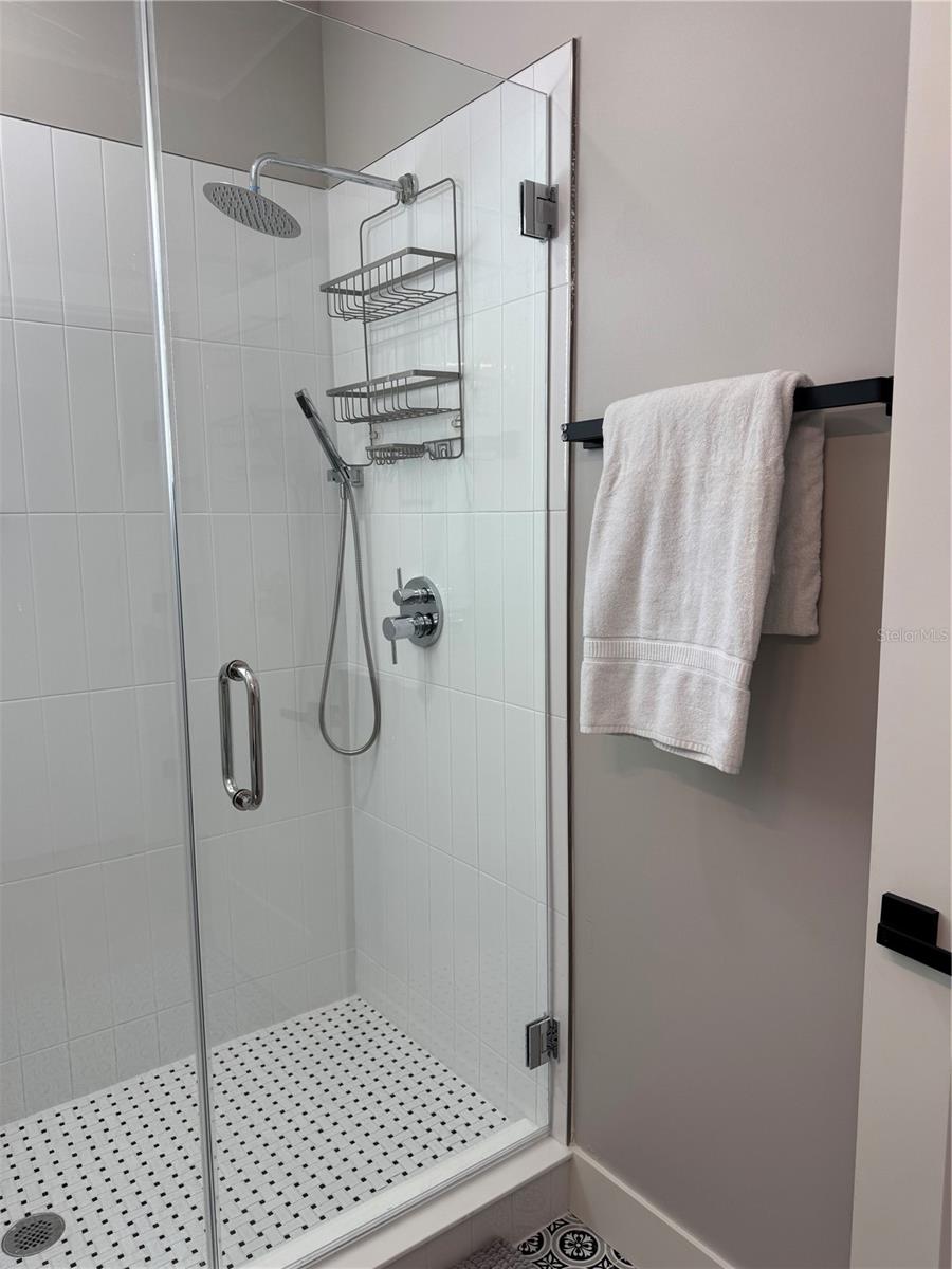 Listing photo id 24 for 212 Fremont Avenue