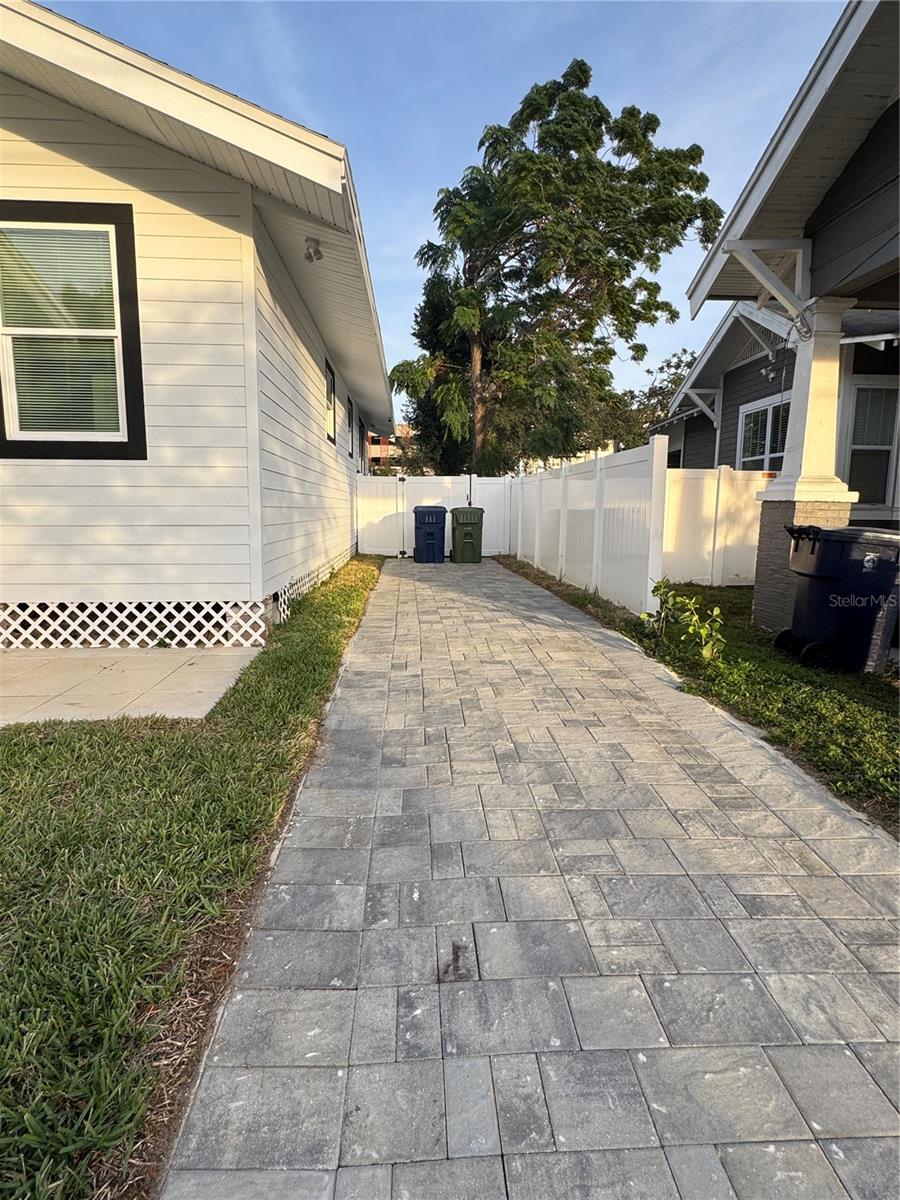 Listing photo id 1 for 212 Fremont Avenue