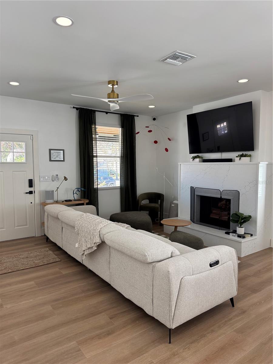 Listing photo id 5 for 212 Fremont Avenue