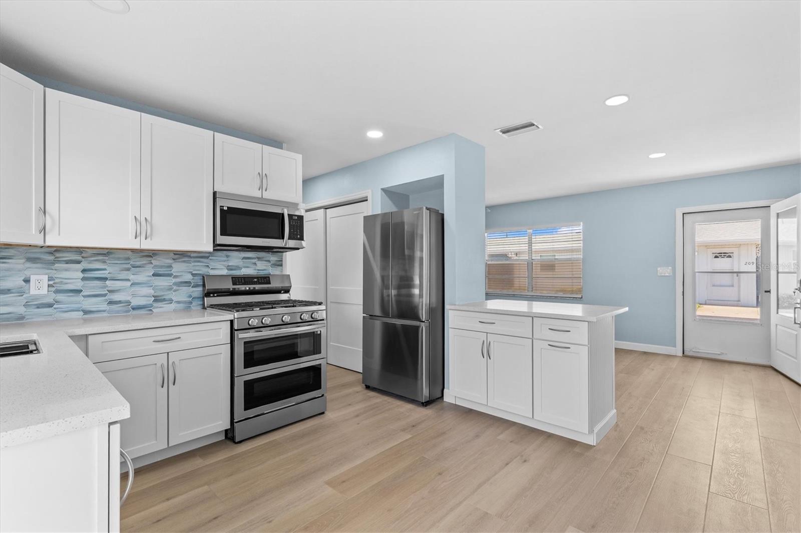 Image 11 of 35 For 12400 Park Boulevard 210