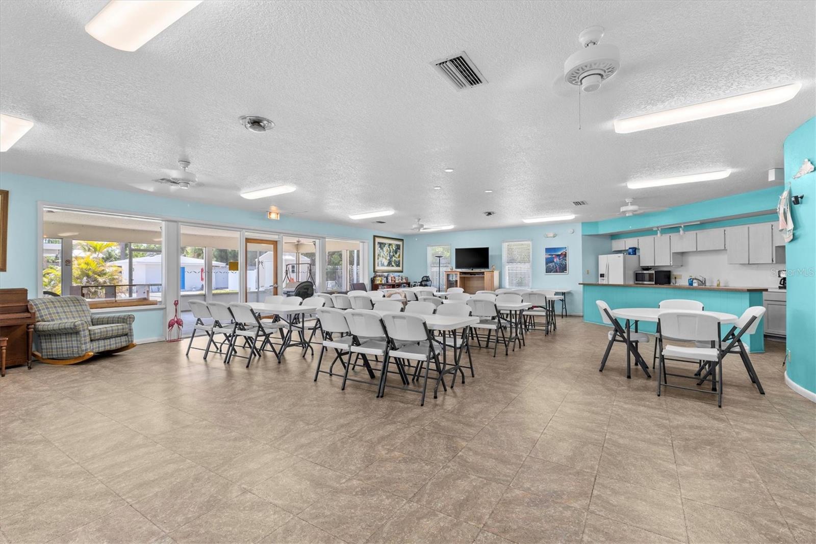 Image 26 of 35 For 12400 Park Boulevard 210