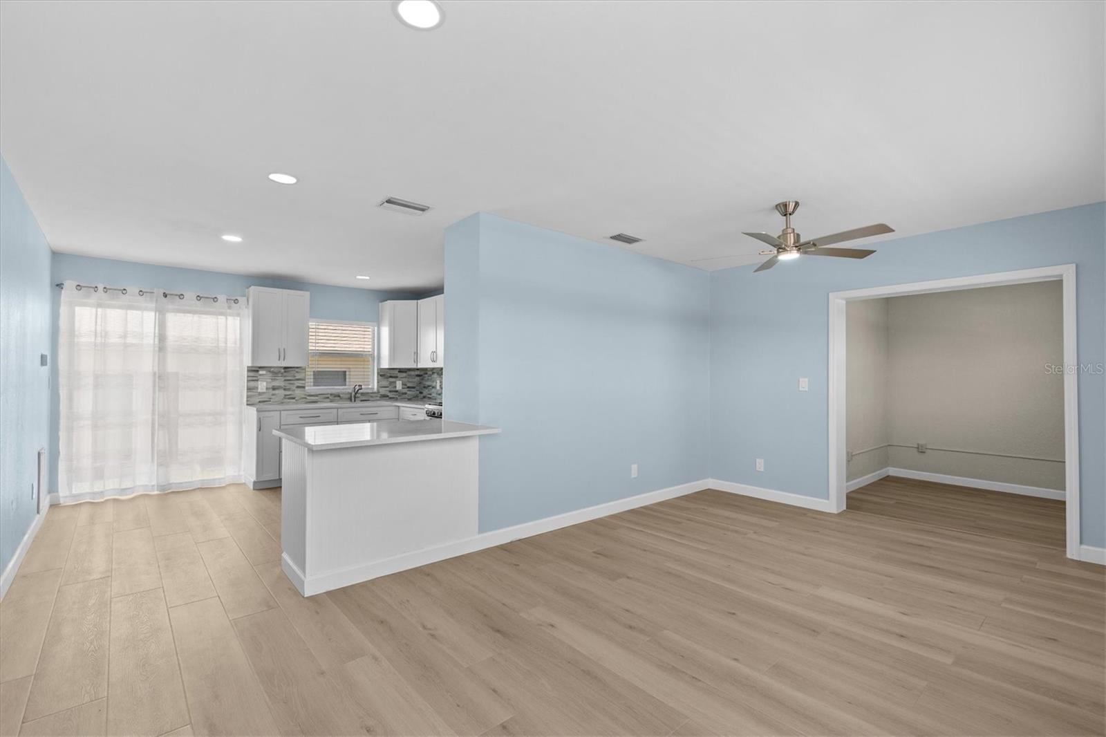 Image 3 of 35 For 12400 Park Boulevard 210