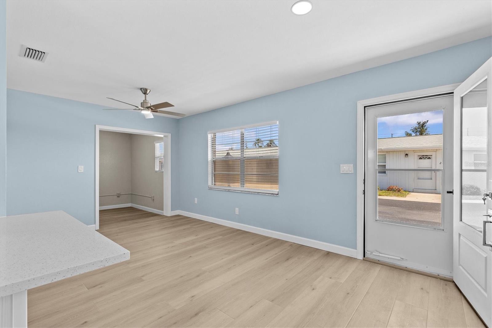 Image 5 of 35 For 12400 Park Boulevard 210