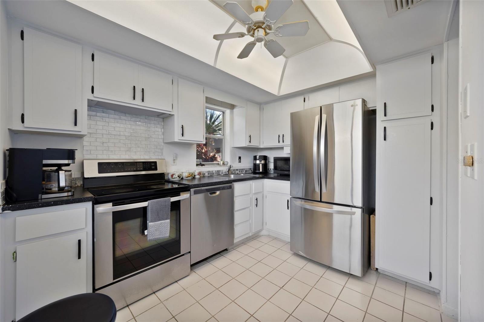 Image 18 of 44 For 2484 Laurelwood Drive A