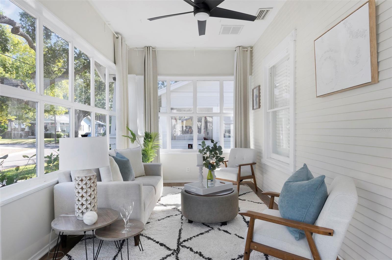 Listing photo id 10 for 2715 Ferdinand Avenue