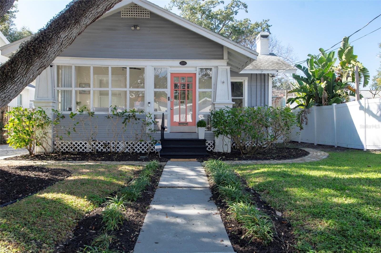 Listing photo id 0 for 2715 Ferdinand Avenue