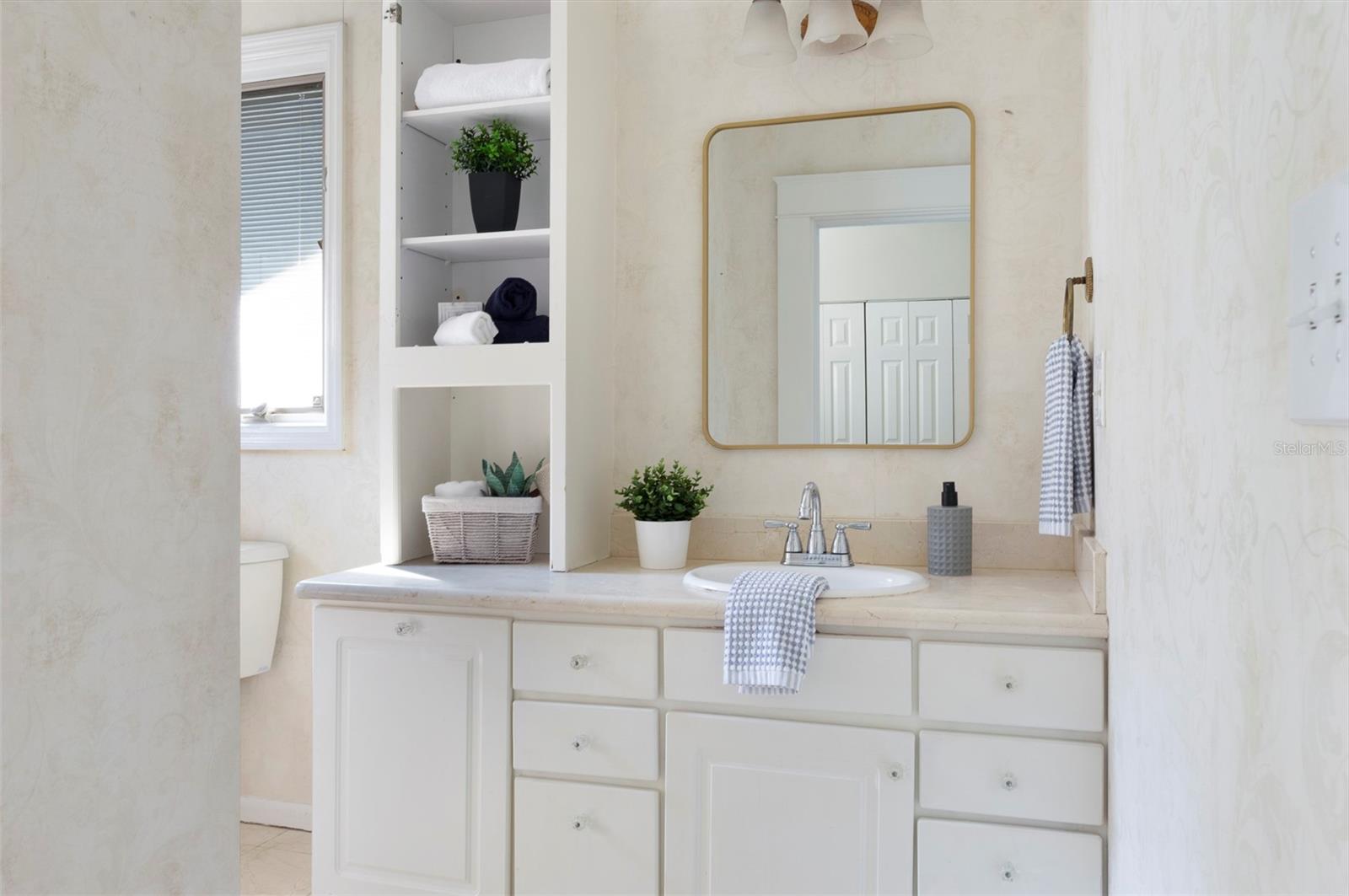 Listing photo id 28 for 2715 Ferdinand Avenue