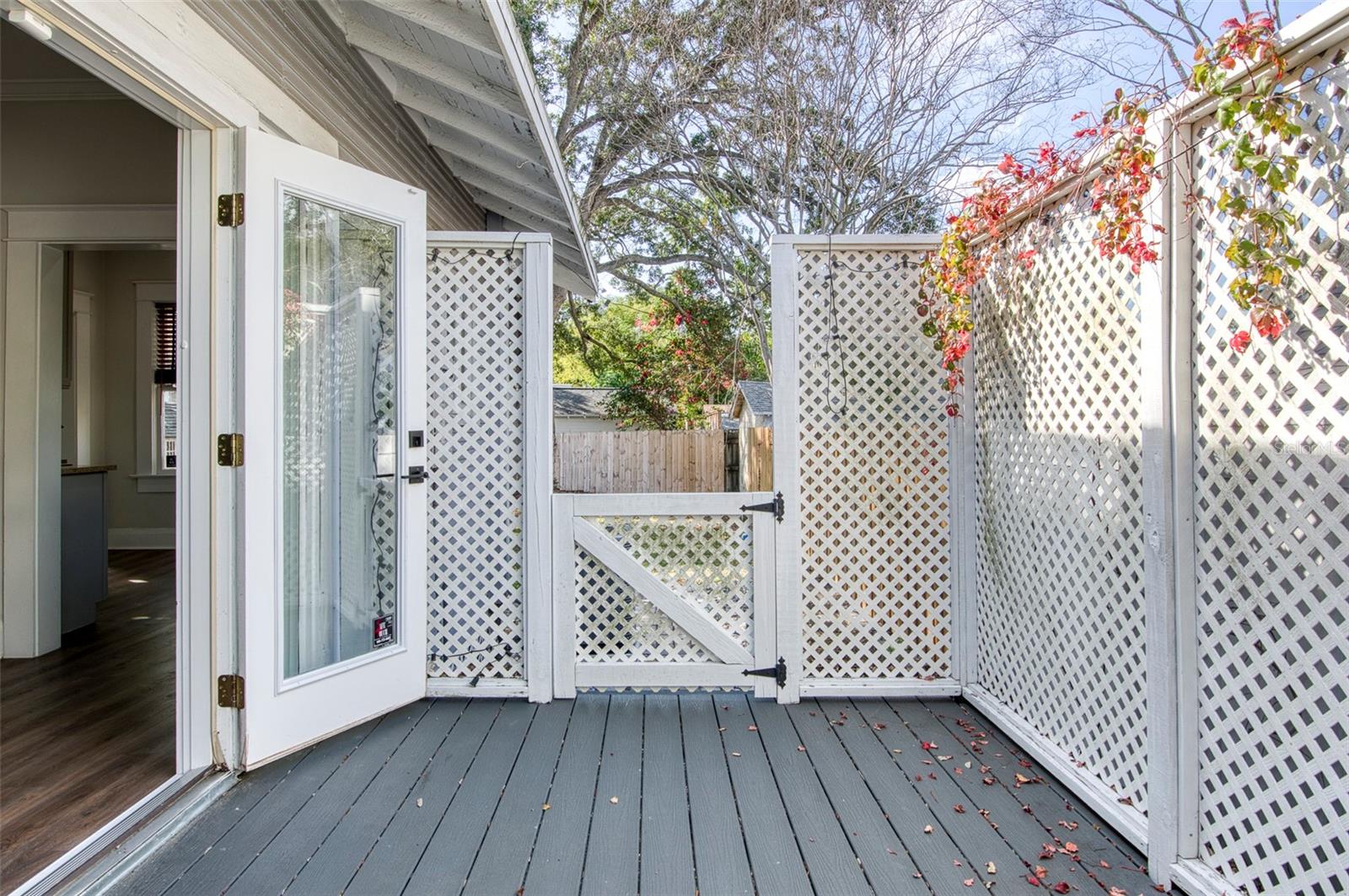 Listing photo id 36 for 2715 Ferdinand Avenue