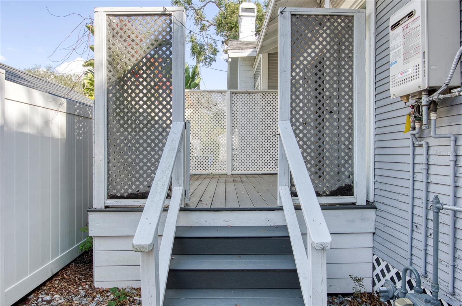 Listing photo id 37 for 2715 Ferdinand Avenue