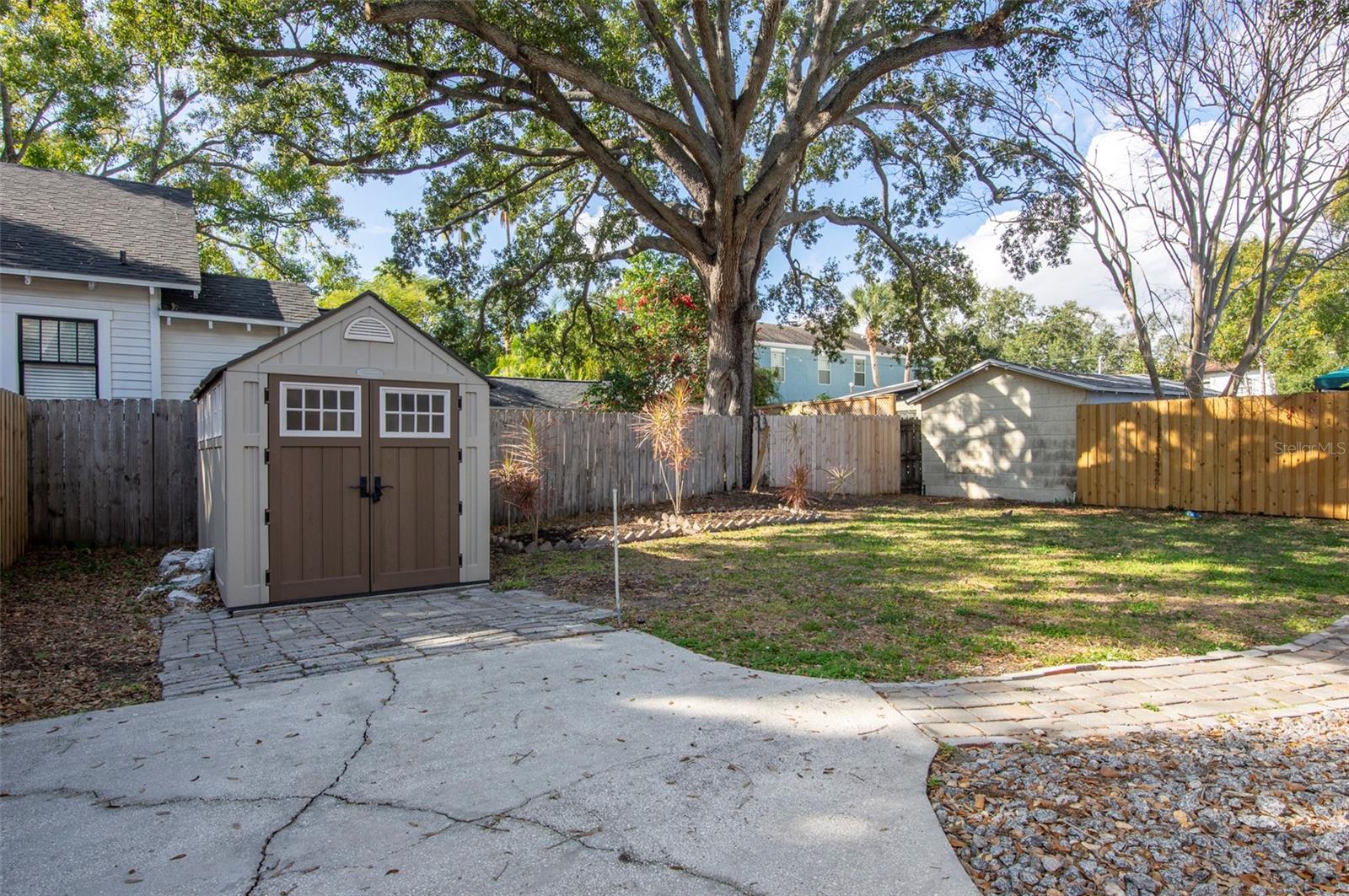 Listing photo id 42 for 2715 Ferdinand Avenue