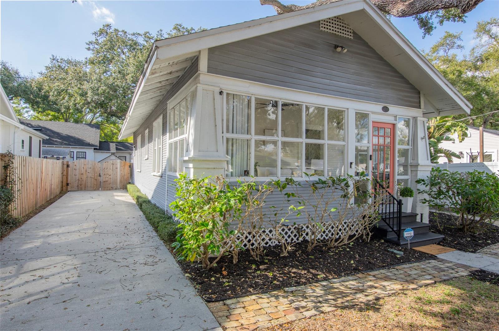 Listing photo id 4 for 2715 Ferdinand Avenue