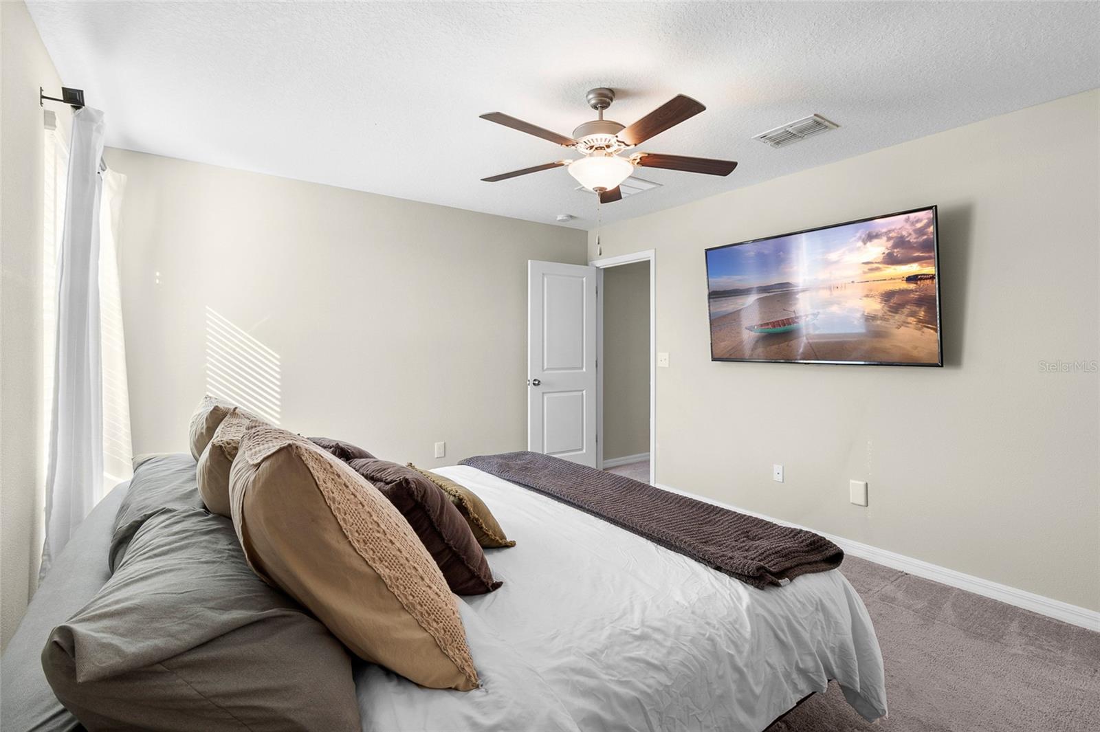 Image 16 of 30 For 15507 Peace River Place